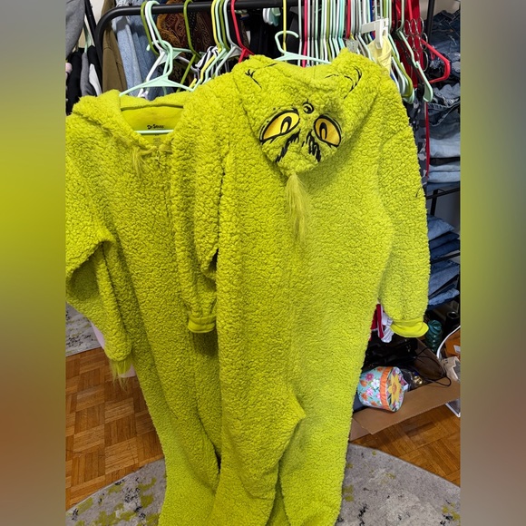 Dr. Seuss The Grinch Couples Pajama Set - Picture 2 of 3